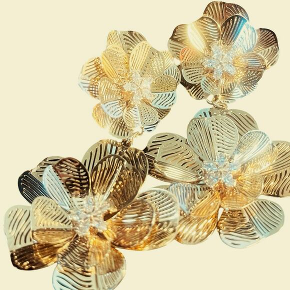 4 Pair of Dangle Fashion Earrings - Picture 5 of 5